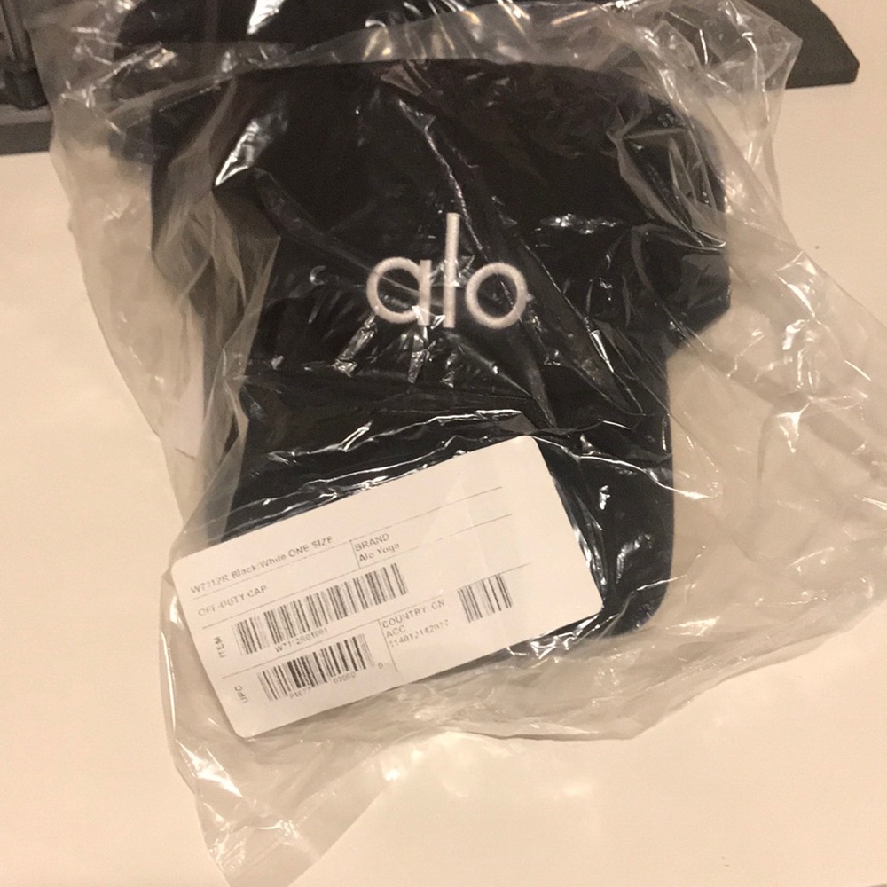 Alo yoga off duty cap NWT! - Picture 5 of 5